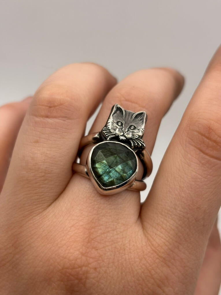 Sterling Silver Cat and Labradorite Ring