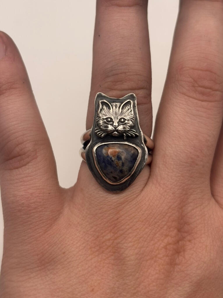 Sterling Silver Cat and Sodalite Ring